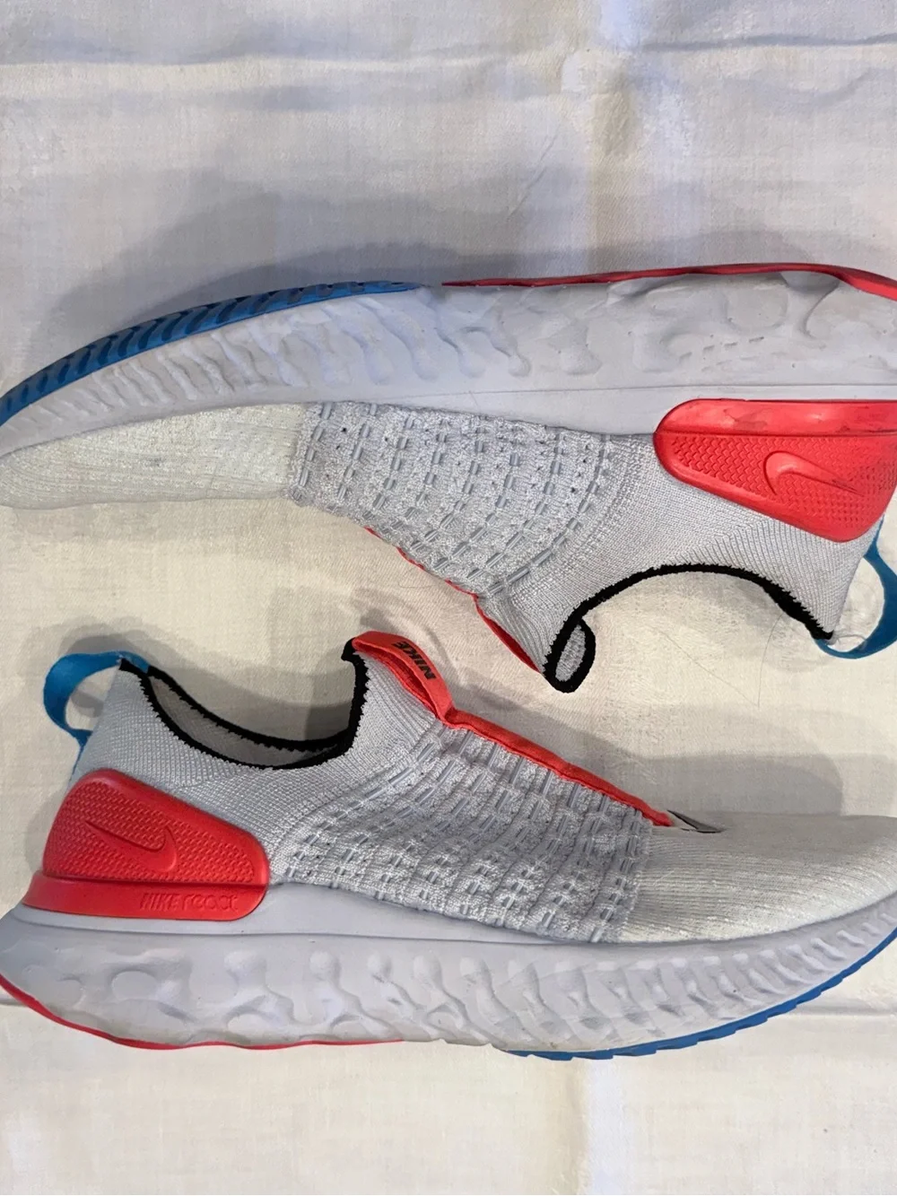 Nike React Phantom Run Flyknit 2 running shoes football grey + crimson women’s 9